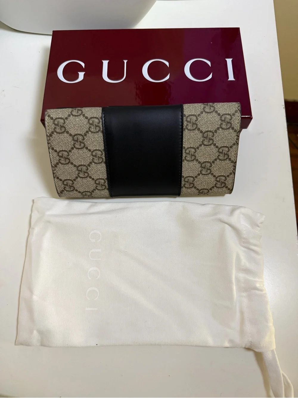 Gucci Woman’s Beige GG Canvas Wallet with Black Leather Accent - Picture 5 of 7